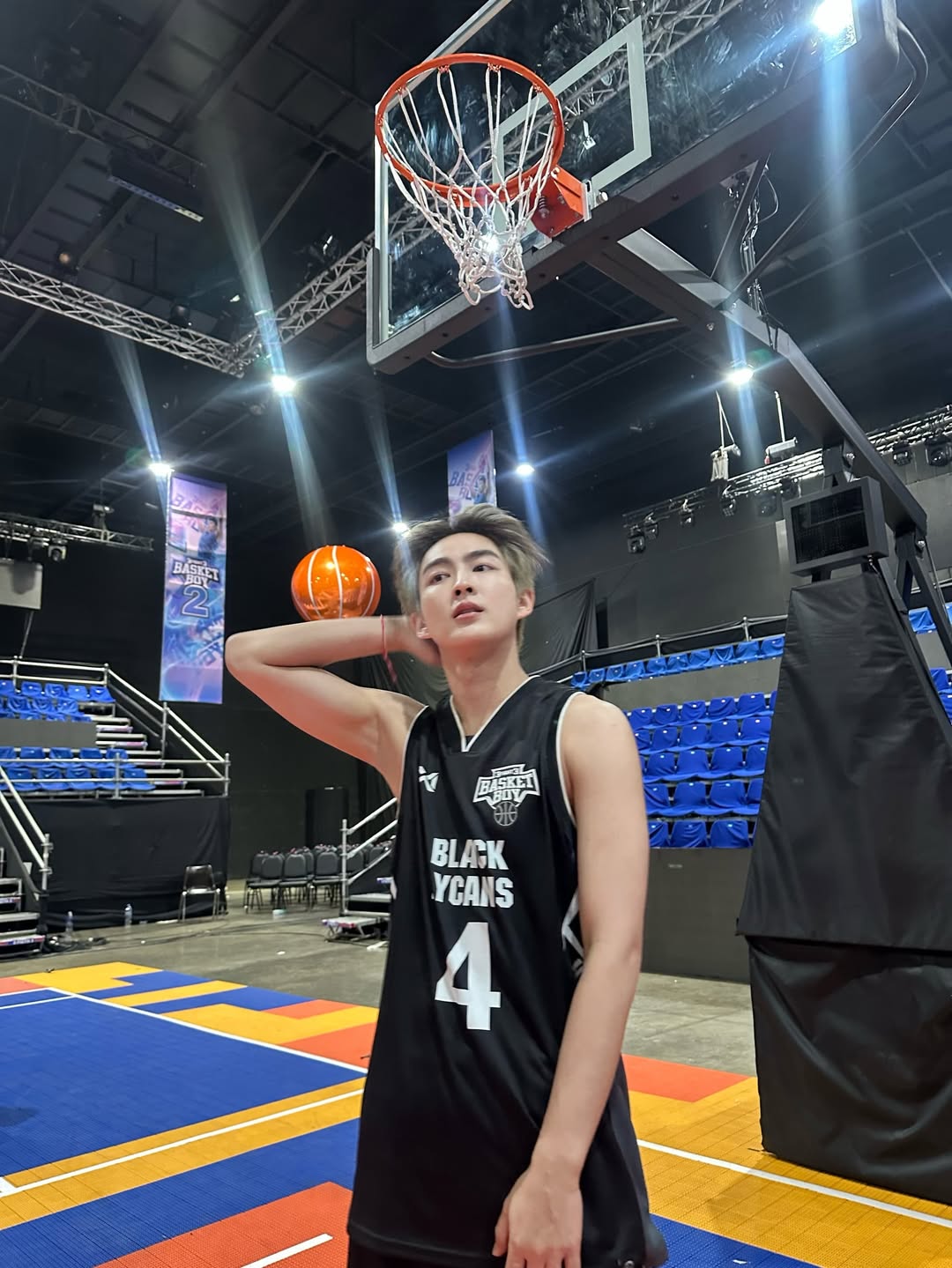 Behind-the-scenes cut of Heart (BUS)