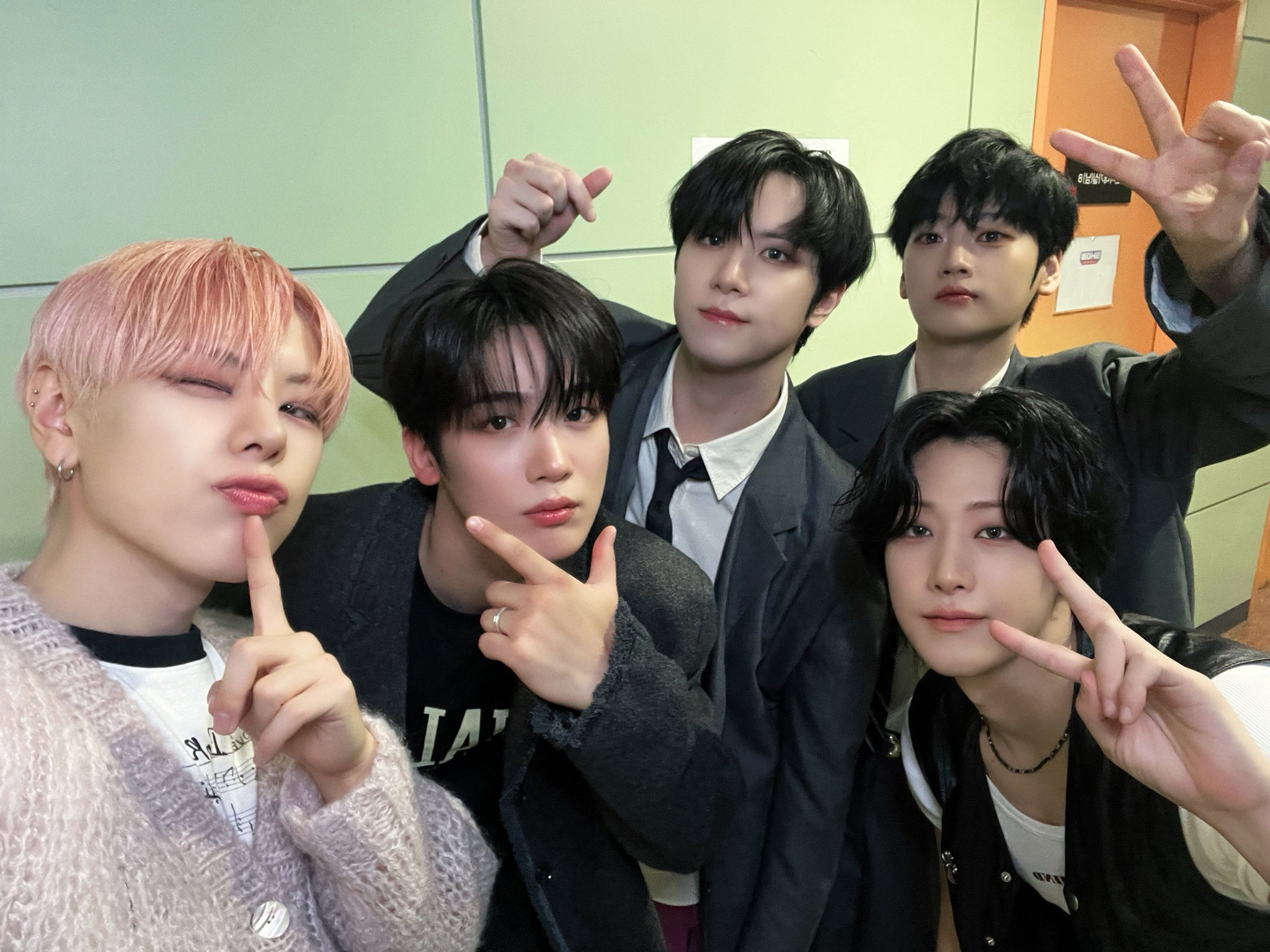 Behind-the-scenes cut of WEi