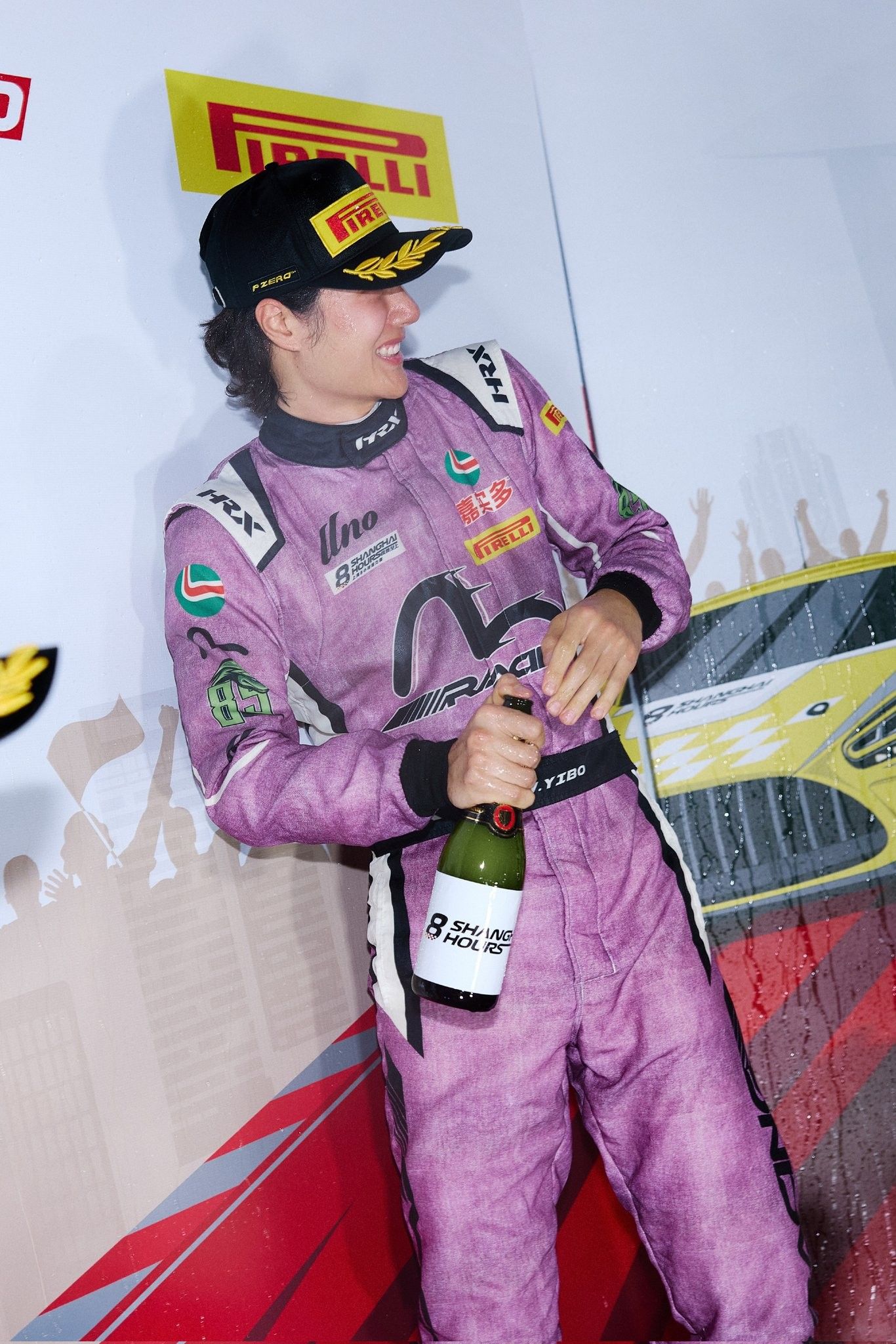 Behind-the-scenes cut of Wang Yibo