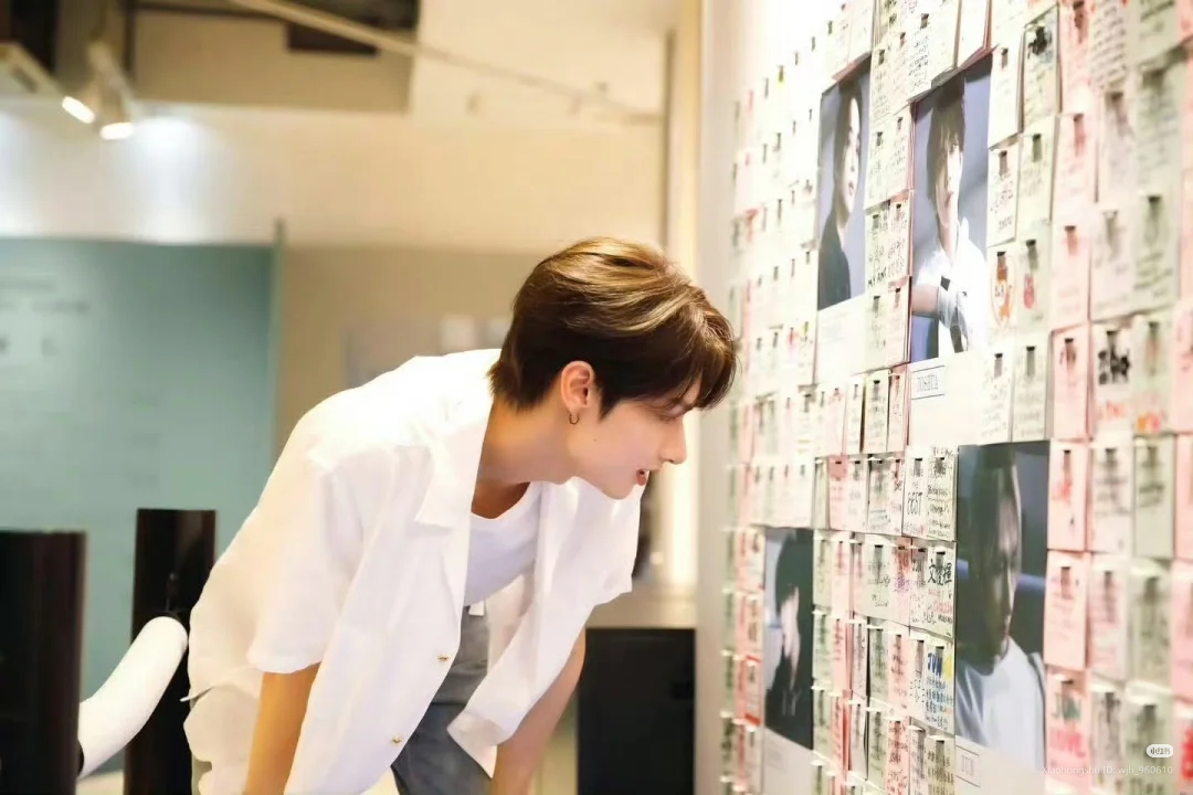 A moment captured by Jun (SEVENTEEN)'s fan