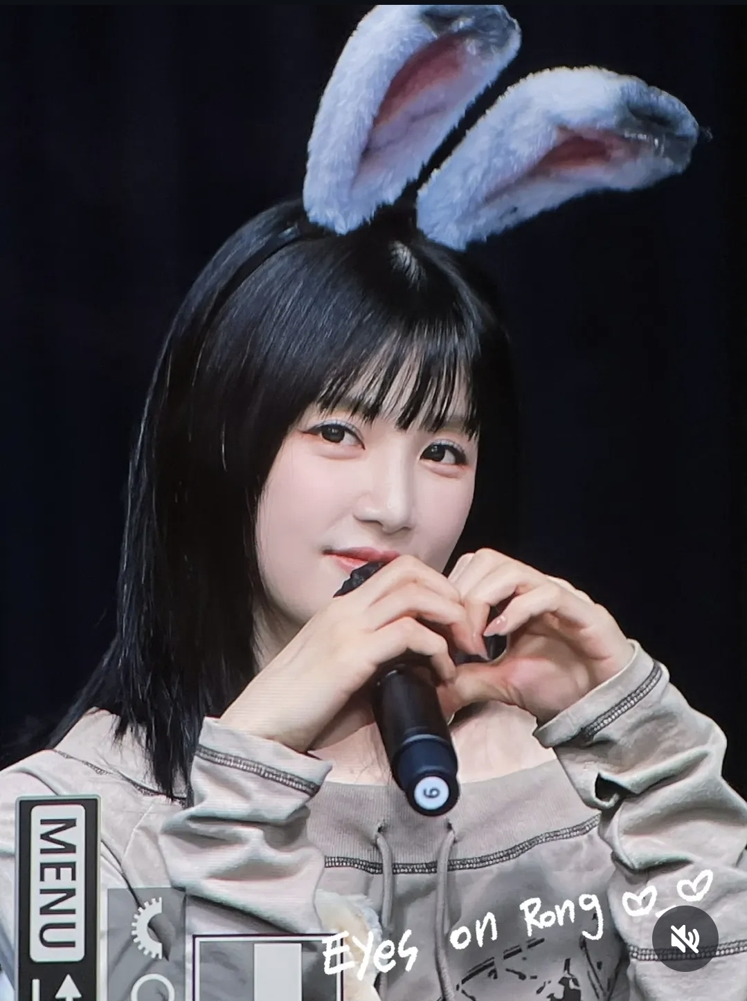 Behind-the-scenes cut of Park Chorong (Apink)