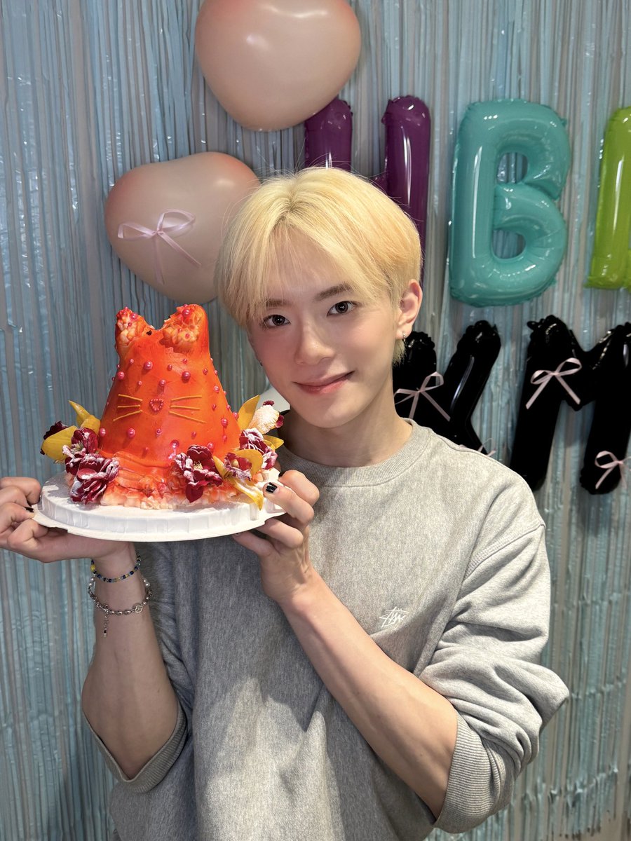 Behind-the-scenes cut of VERIVERY