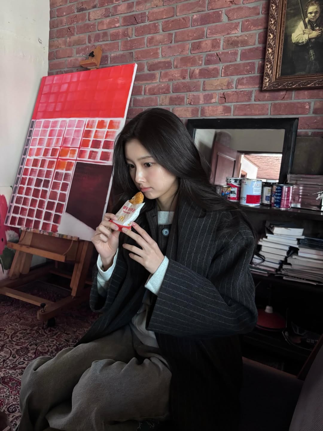 Behind-the-scenes cut of Kang Hyewon