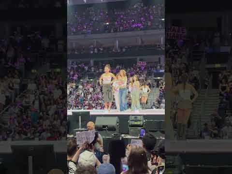 Momen yang diabadikan oleh penggemar Momo (TWICE)
