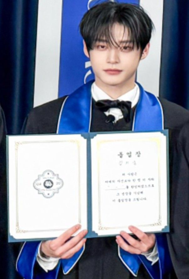 Behind-the-scenes cut of Kim Jiwoong (ZEROBASEONE)