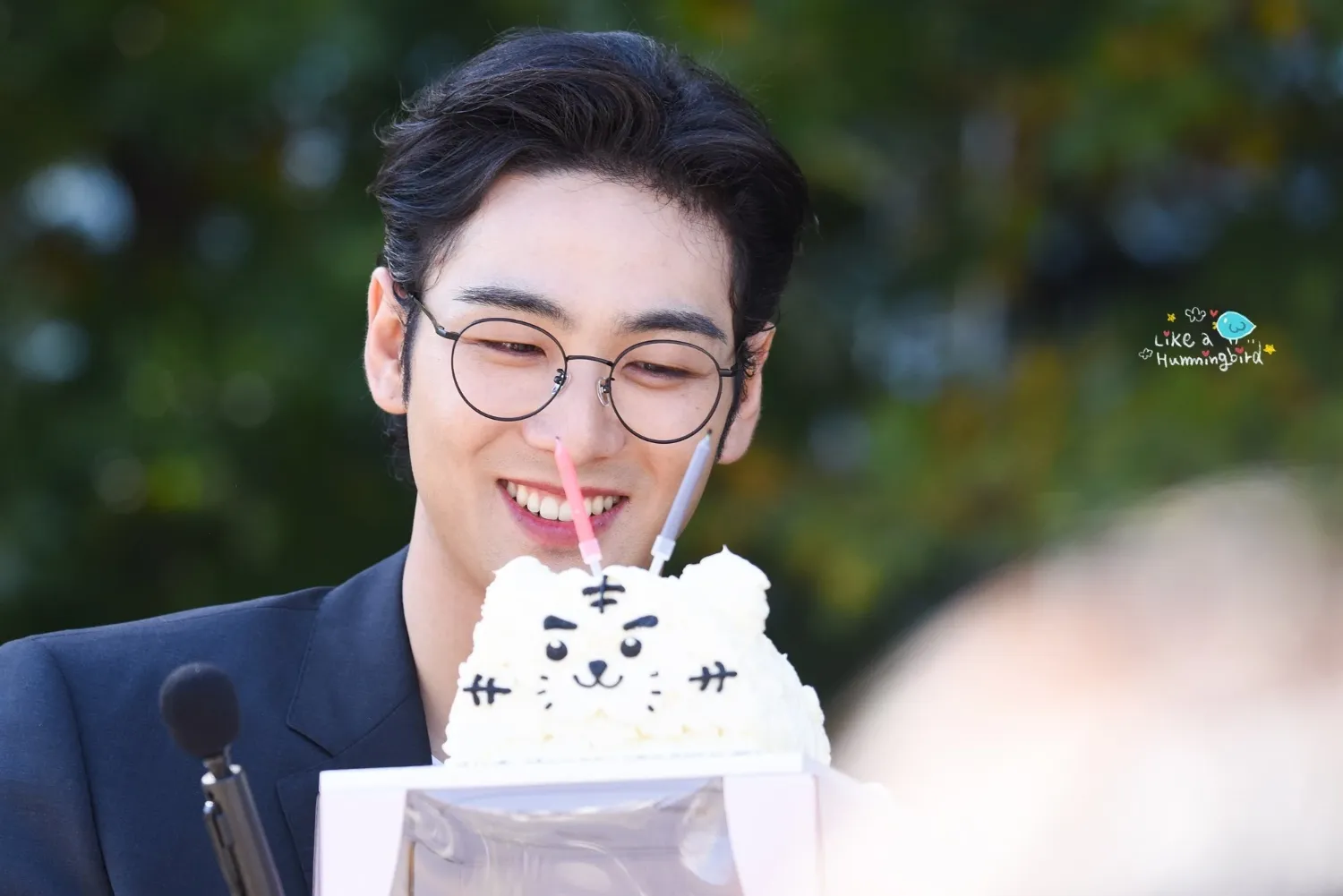 Behind-the-scenes cut of Baekho