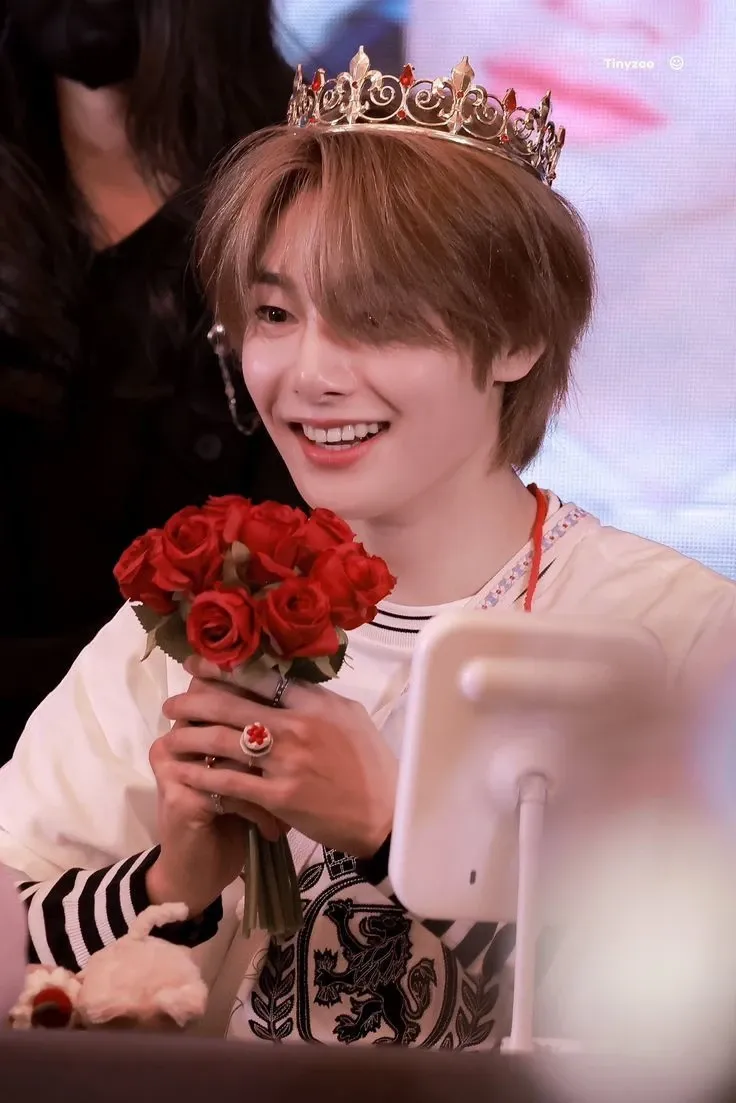 Behind-the-scenes cut of I.N (Stray Kids)