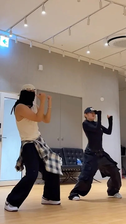 Foto aktivitas terbaru V (BTS)