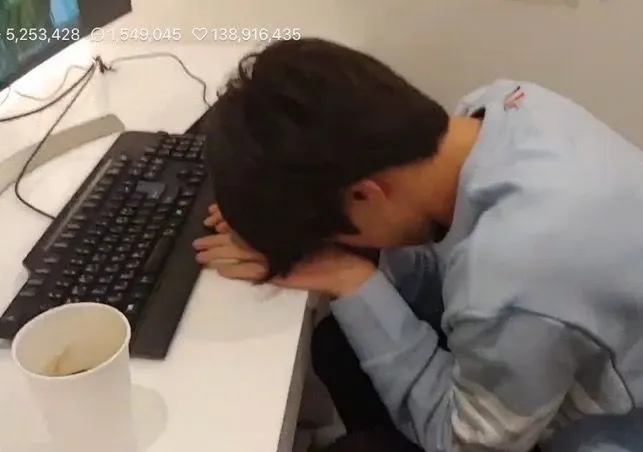 Hot post catching attention from 자유게시판's fandom