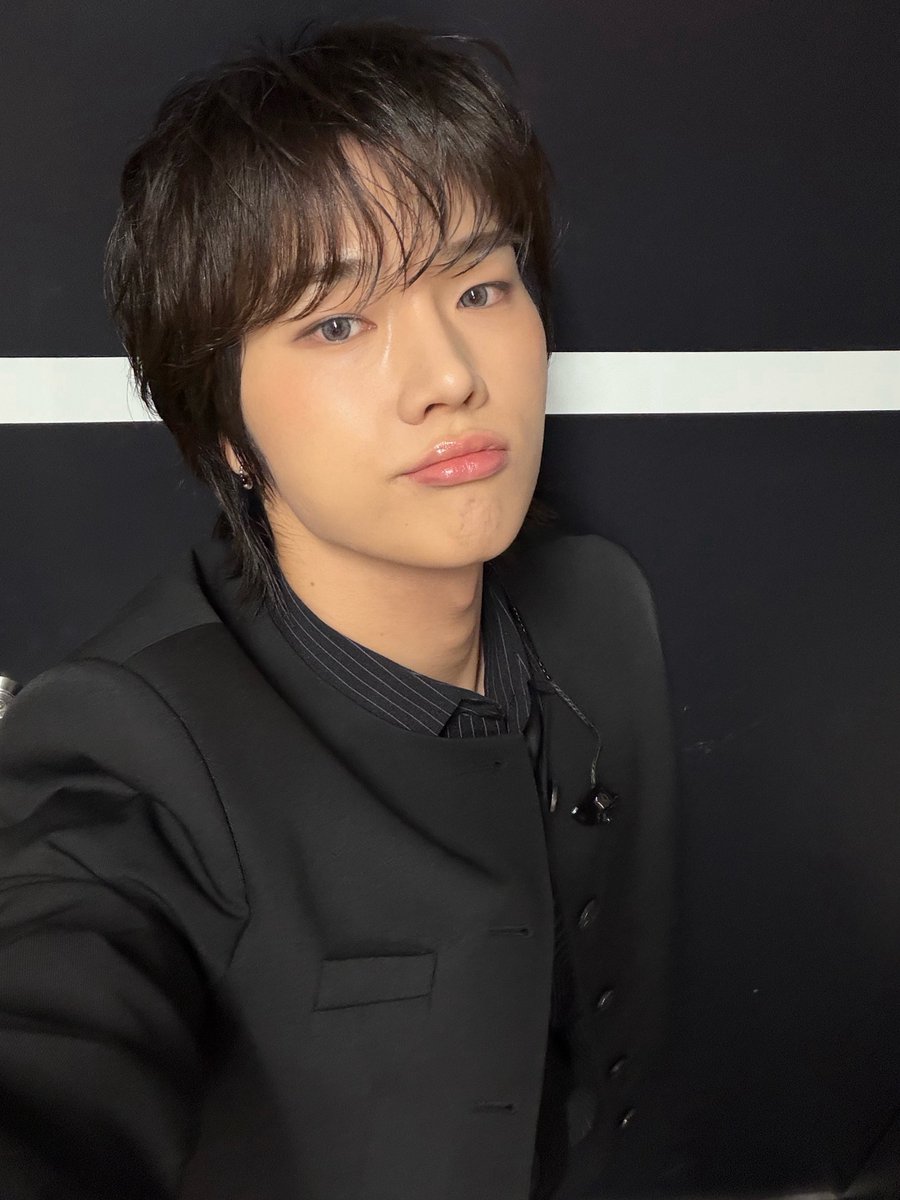 Behind-the-scenes cut of Xdinary Heroes