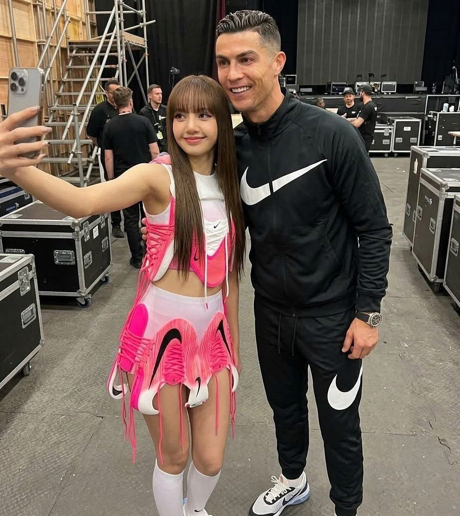 Latest photo of Lisa (BLACKPINK)