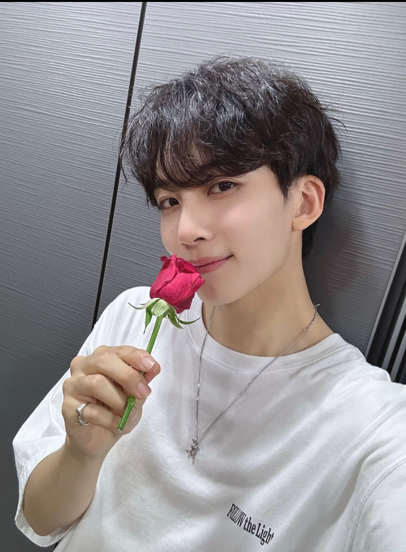 Latest photo of Jeonghan (SEVENTEEN)