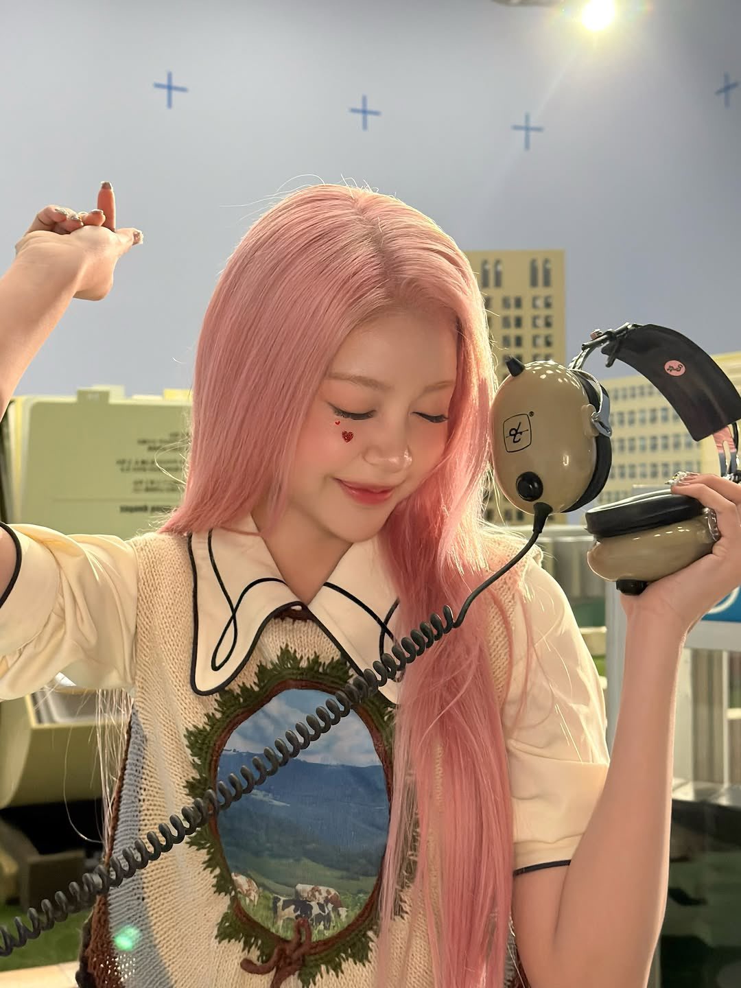 Behind-the-scenes cut of Carmen (Hearts2Hearts)