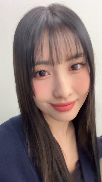 Foto aktivitas terbaru Momo (TWICE)