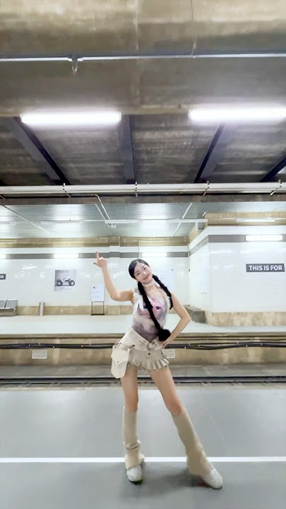 Behind-the-scenes cut of Dahyun (TWICE)