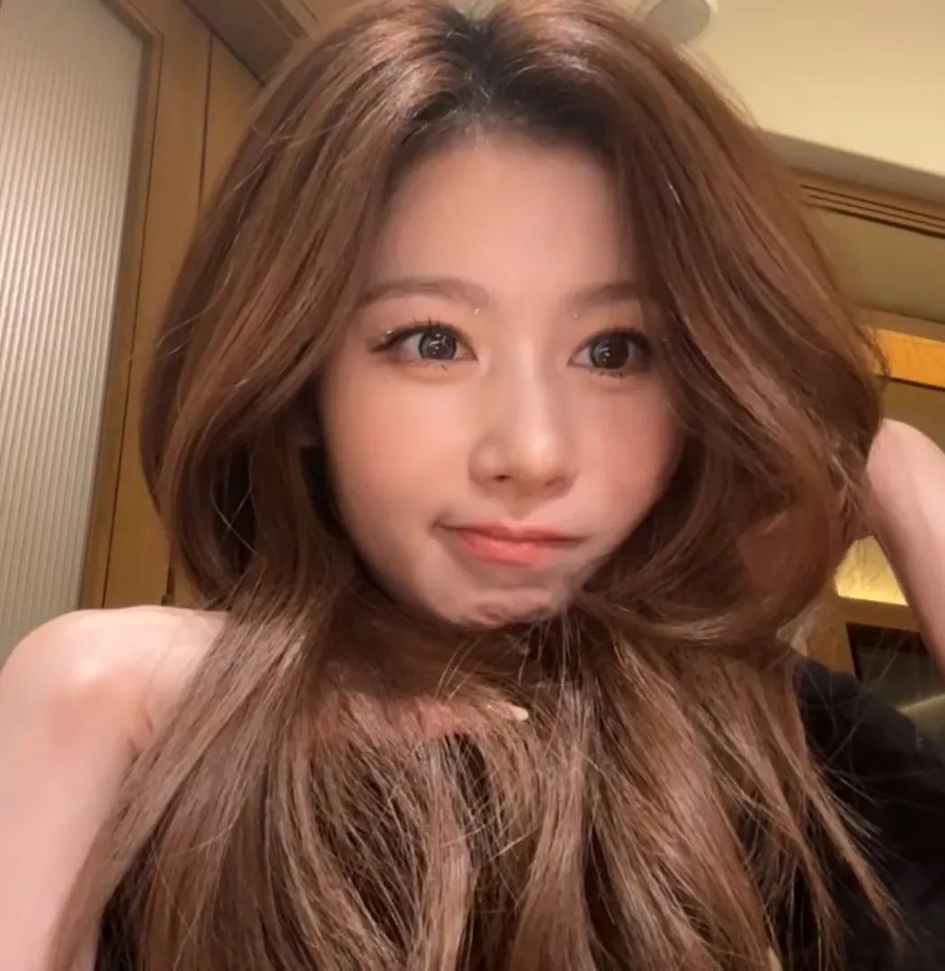 Potret di balik layar Sana (TWICE)