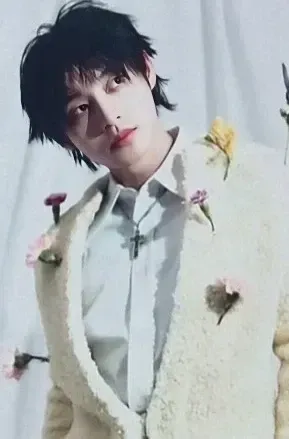 Behind-the-scenes cut of Kim Jiwoong (ZEROBASEONE)