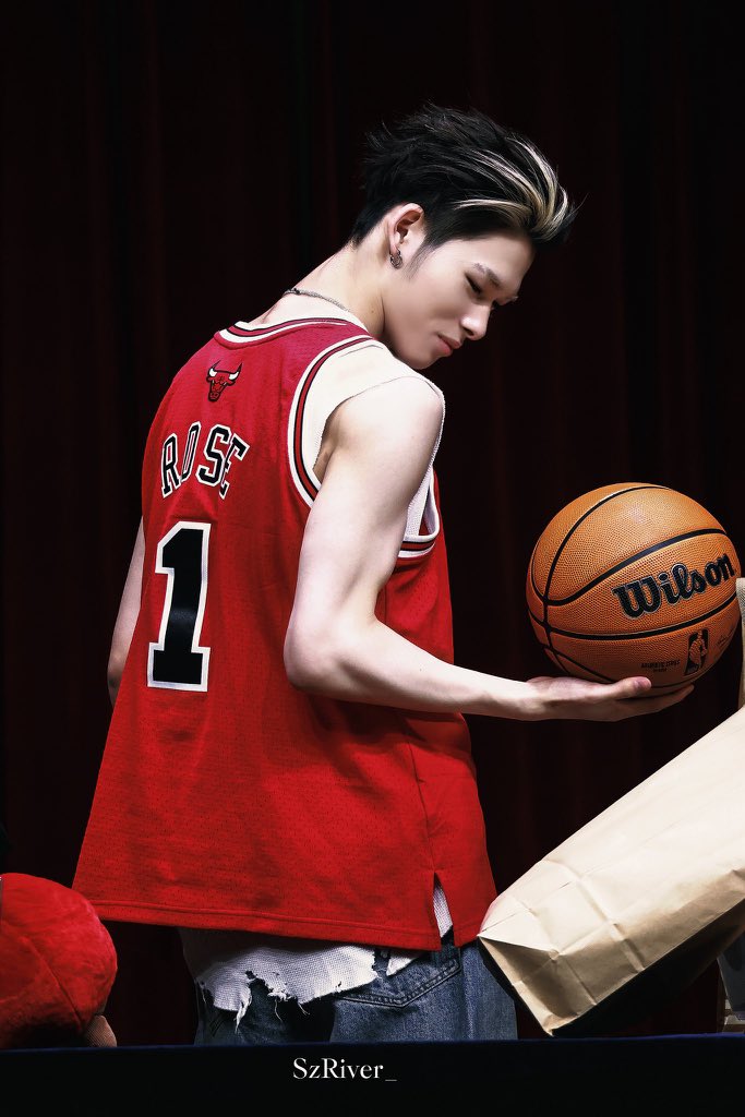 Foto terbaru NI-KI (ENHYPEN)