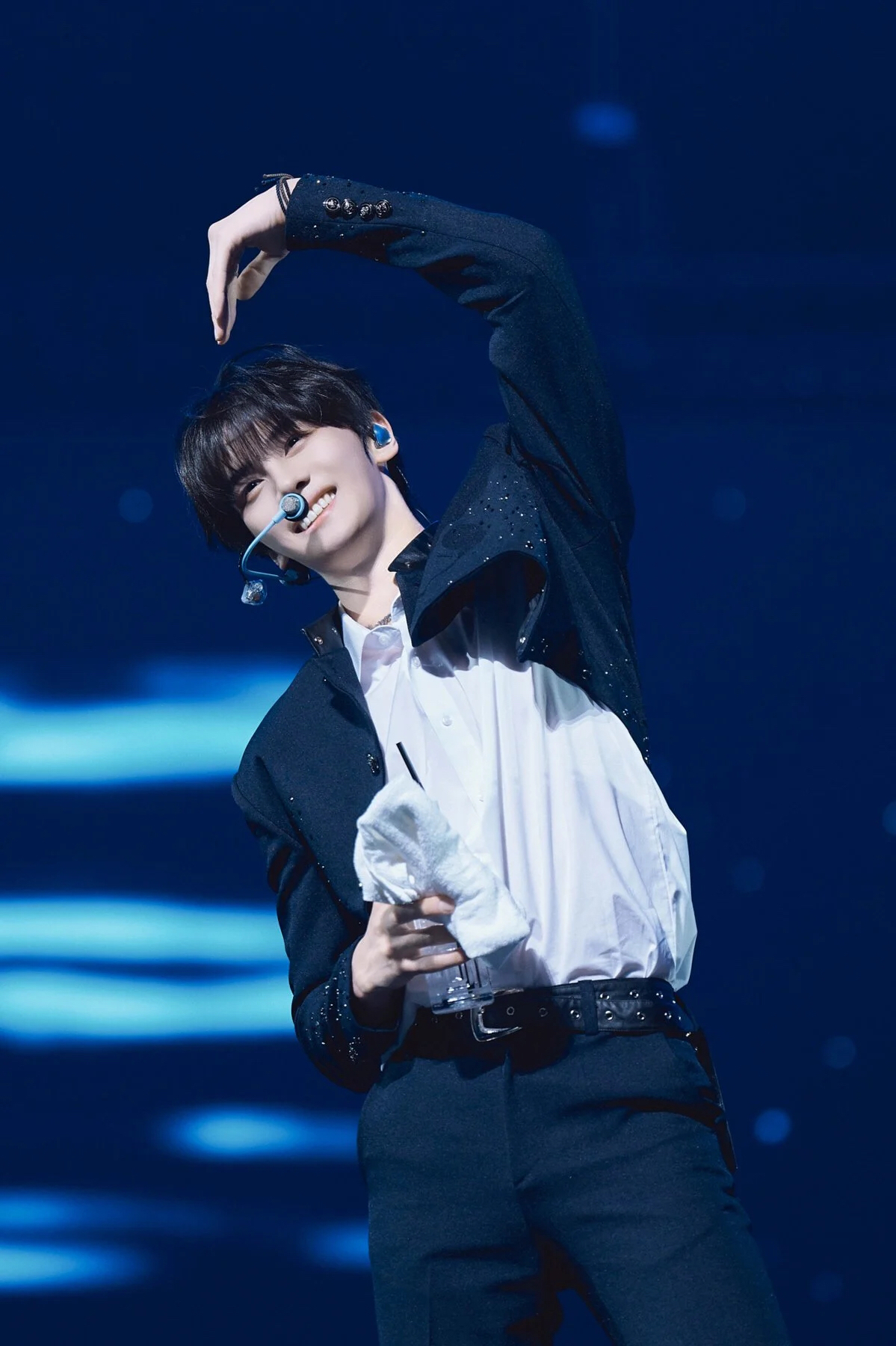 A moment captured by Kim Gyuvin's fan