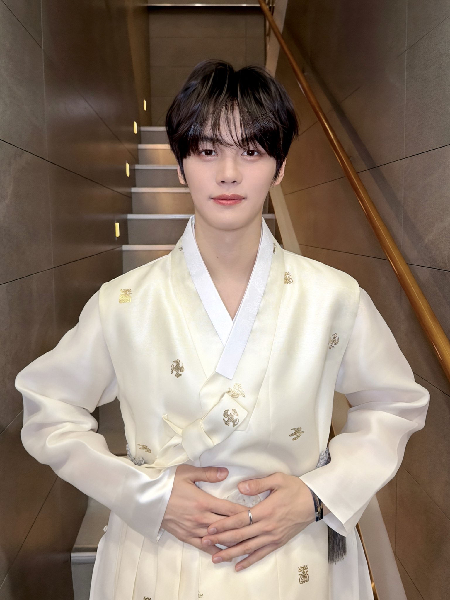 Recent activity shot of Kim Gyuvin (ZEROBASEONE)