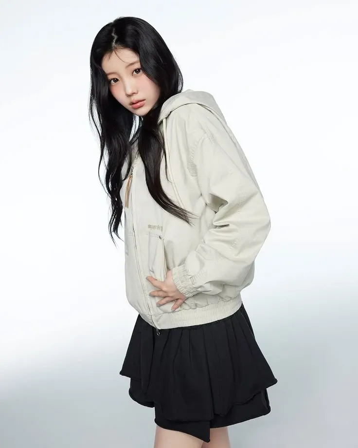 Behind-the-scenes cut of Wonhee (ILLIT)