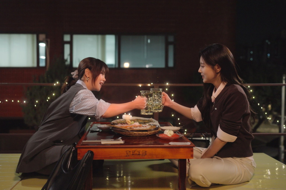 A moment captured by Kang Hyewon's fan