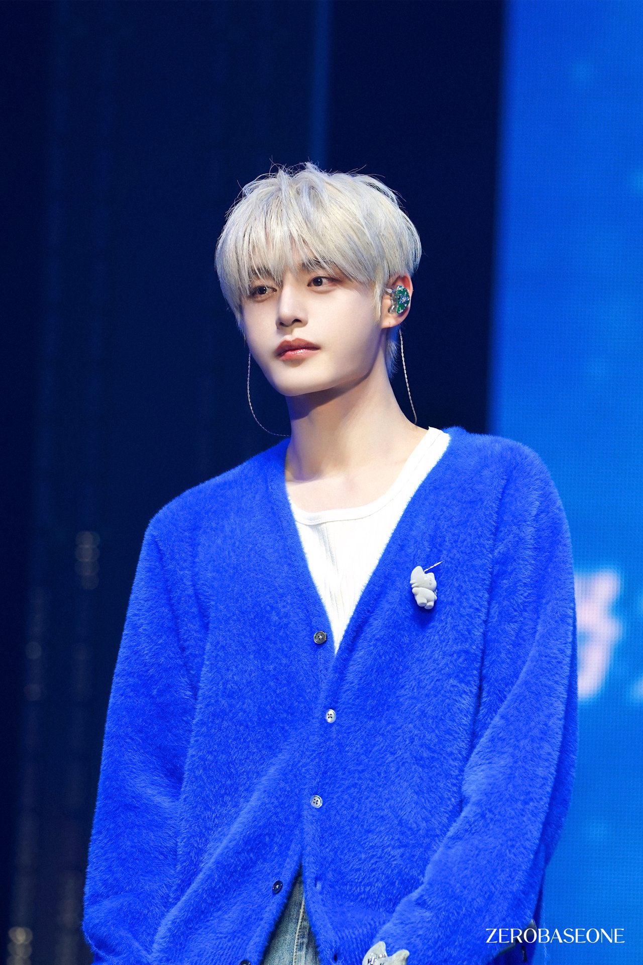 Foto terbaru Kim Jiwoong (ZEROBASEONE)