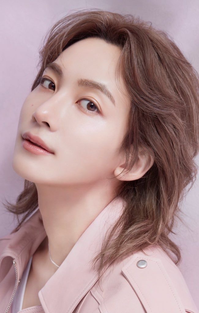 A moment captured by Jeonghan (SEVENTEEN)'s fan