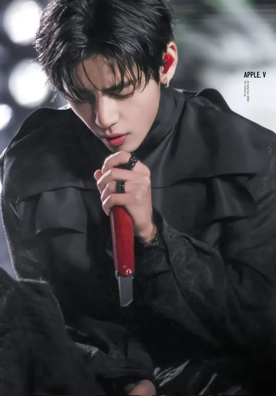 Behind-the-scenes cut of V (BTS)