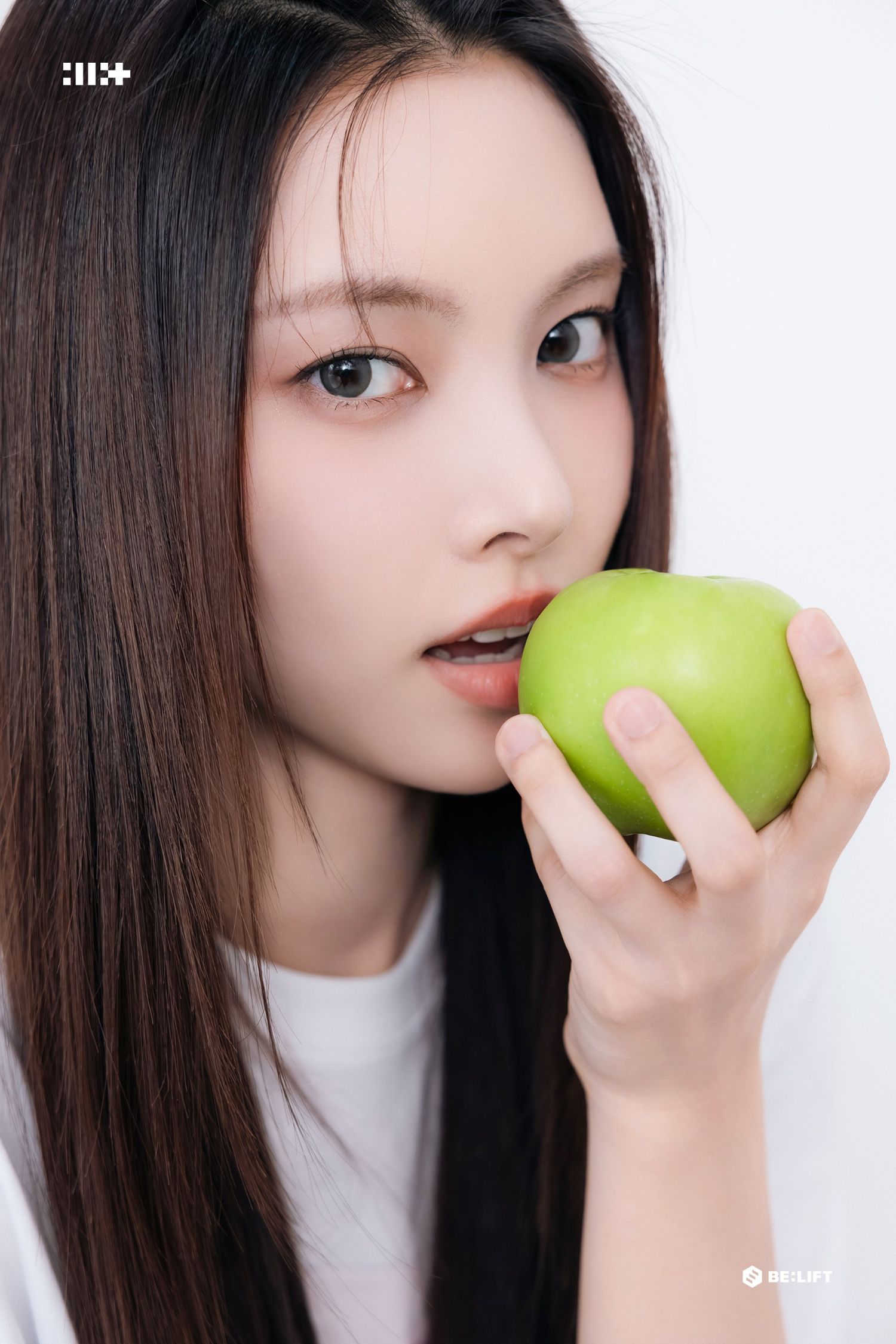 Recent activity shot of Yunah (ILLIT)