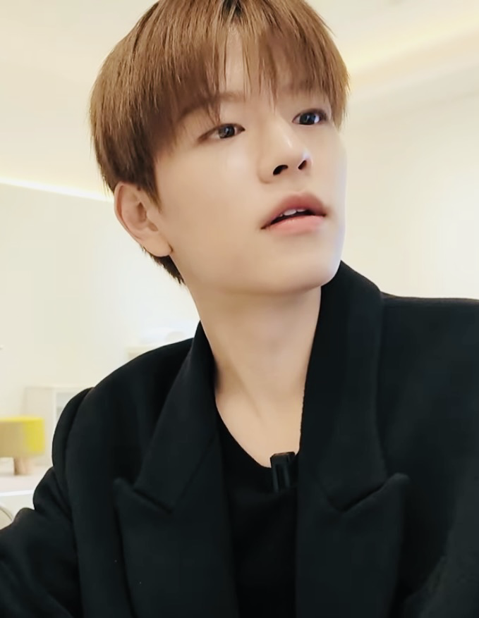 升玟 (Stray Kids)的最新照片