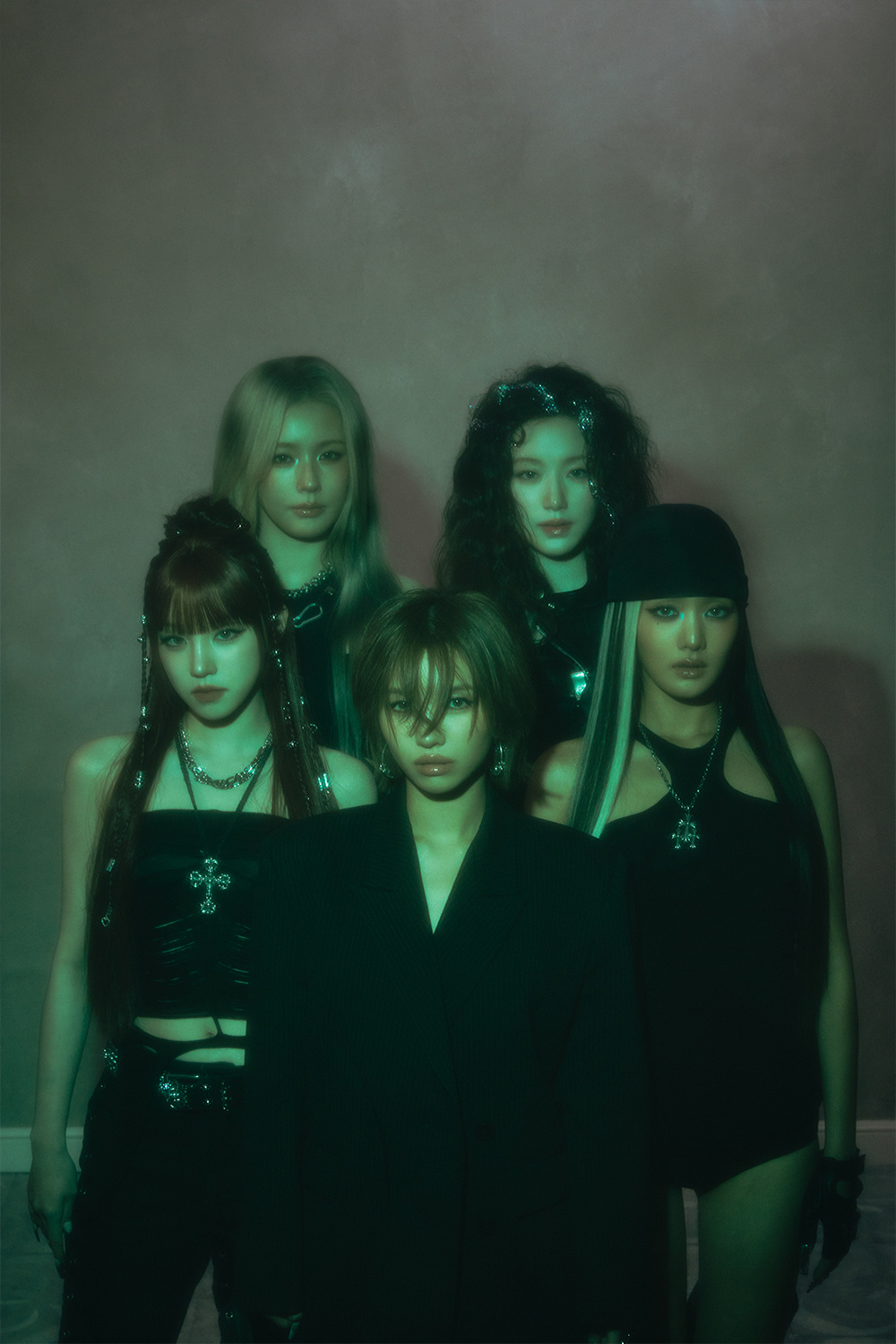 Behind-the-scenes cut of i-dle