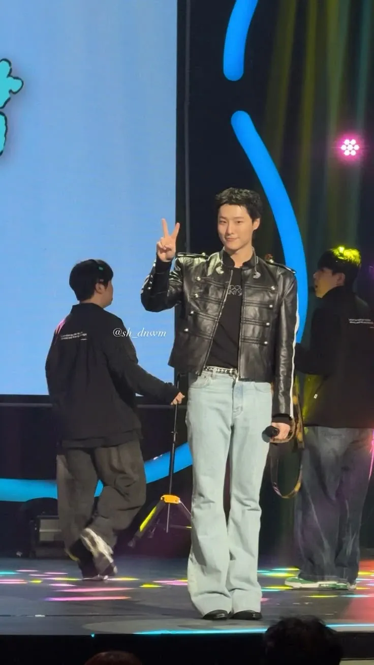 A heartfelt wallpaper shared by WOODZ's fans