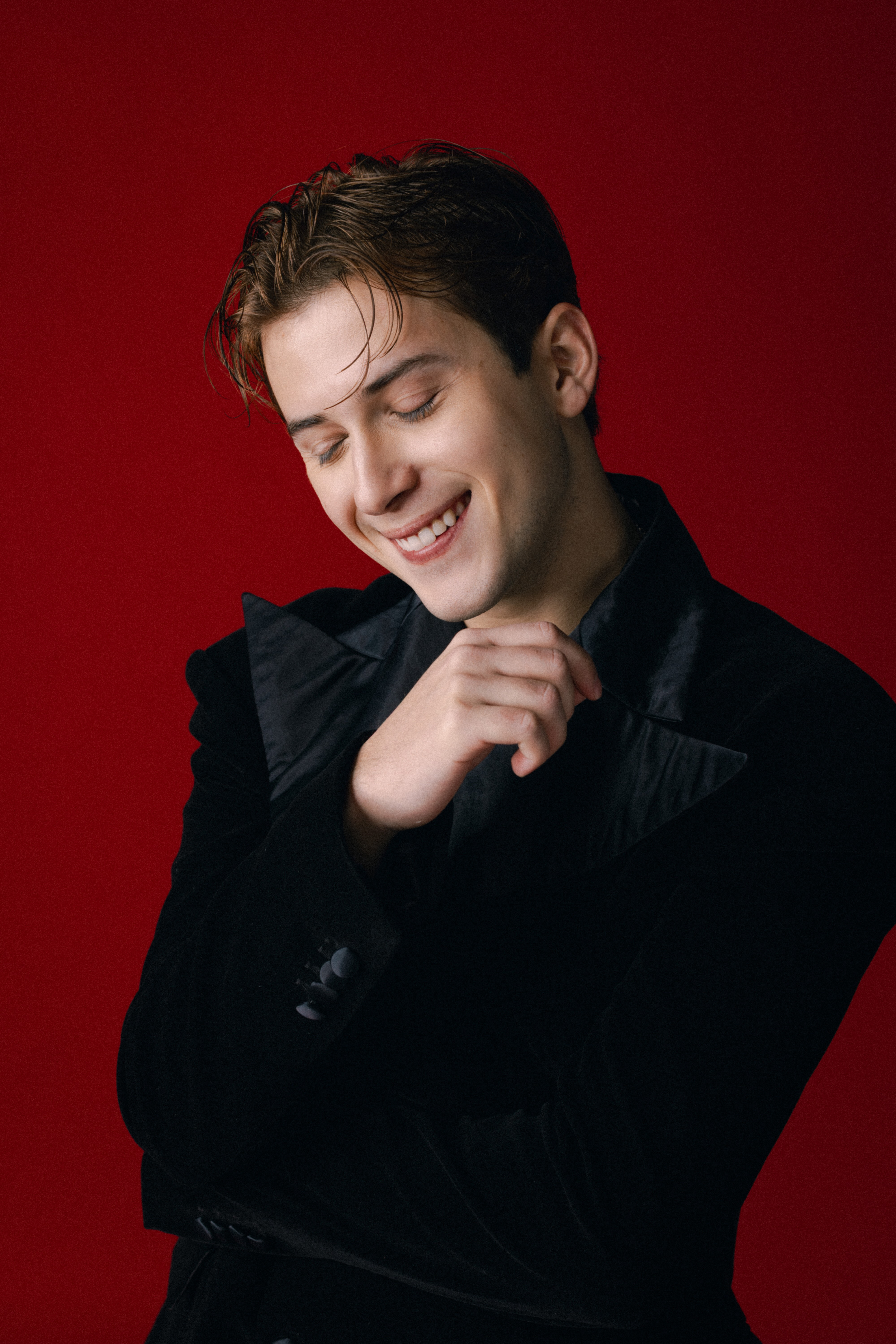 Behind-the-scenes cut of Alejandro (SANTOS BRAVOS)