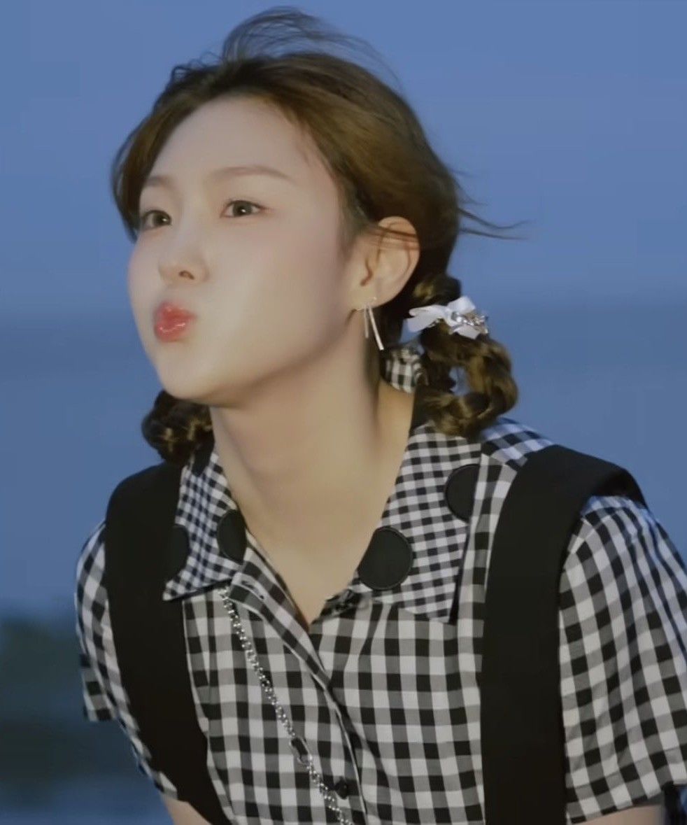 Recent activity shot of Kim Chaehyun (Kep1er)