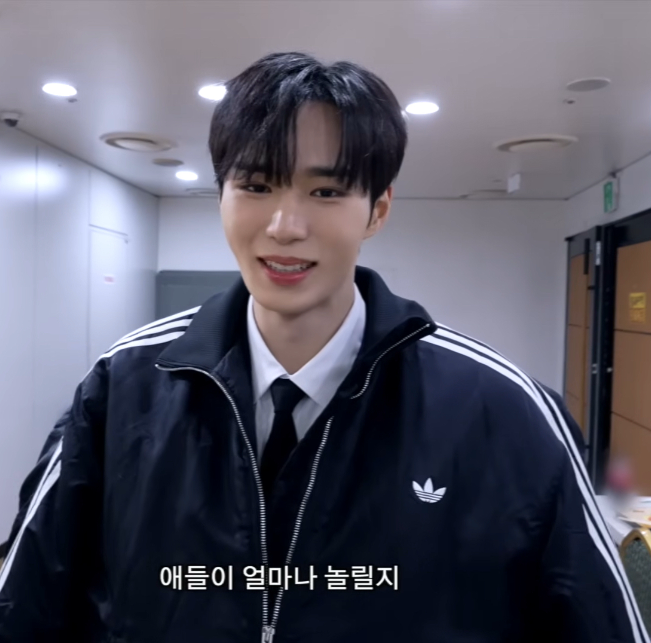 キム・ジュンソ (ALPHA DRIVE ONE)の舞台裏ショット