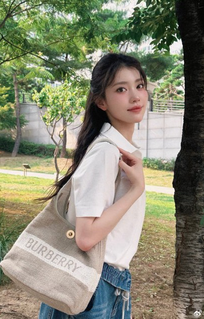 Behind-the-scenes cut of Xiao Ting (Kep1er)