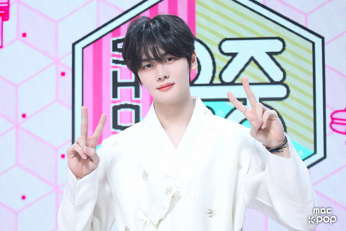 Behind-the-scenes cut of Kim Gyuvin (ZEROBASEONE)