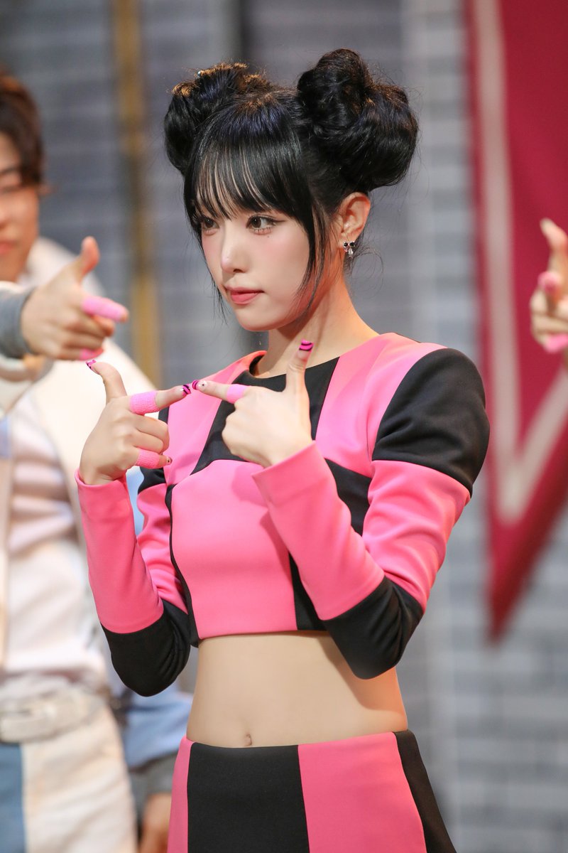 Behind-the-scenes cut of Choi Yena