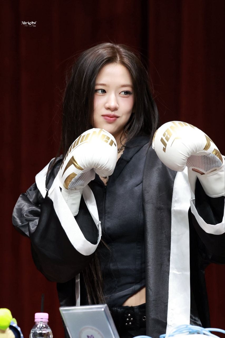 안유진 (IVE) 최근 활동샷