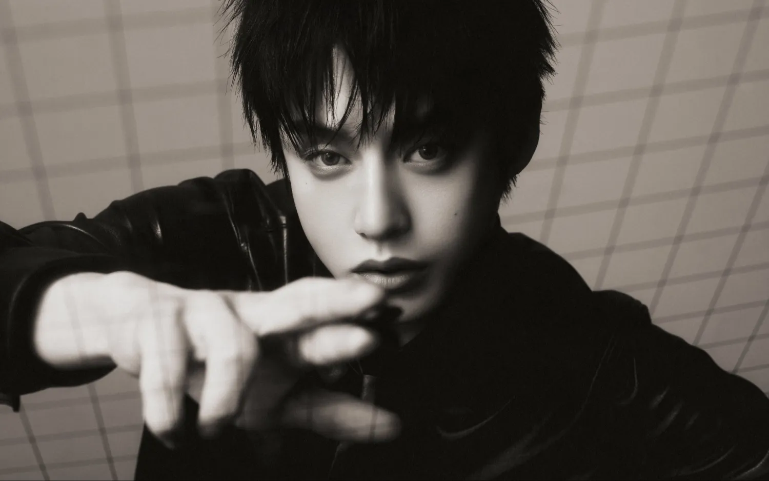 Behind-the-scenes cut of Kim Jiwoong (ZEROBASEONE)