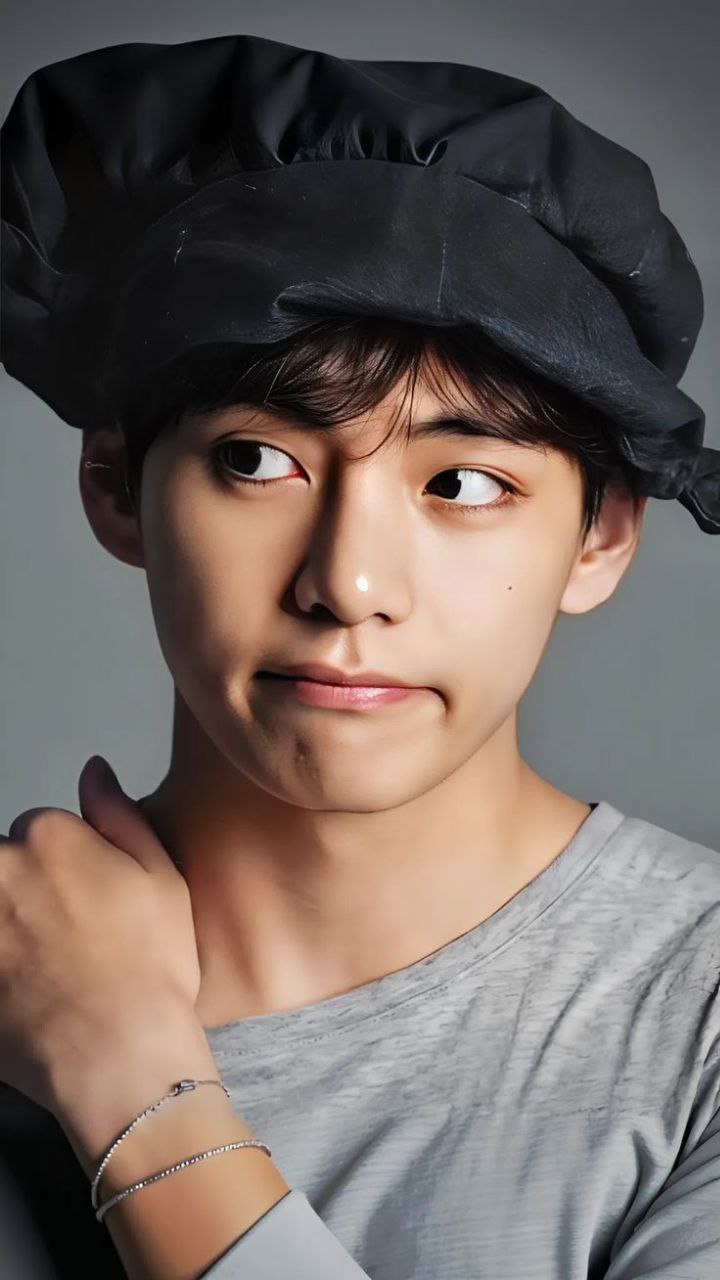 Behind-the-scenes cut of V (BTS)