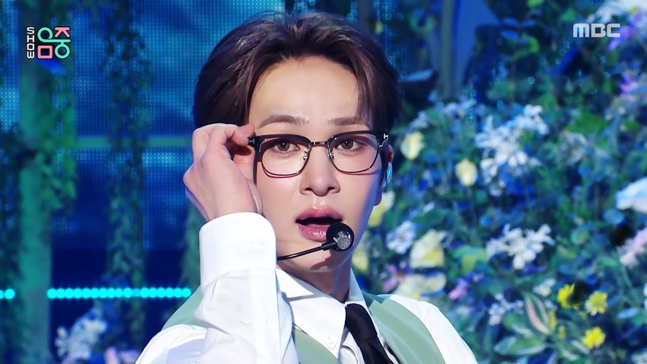 Foto aktivitas terbaru Onew (SHINee)