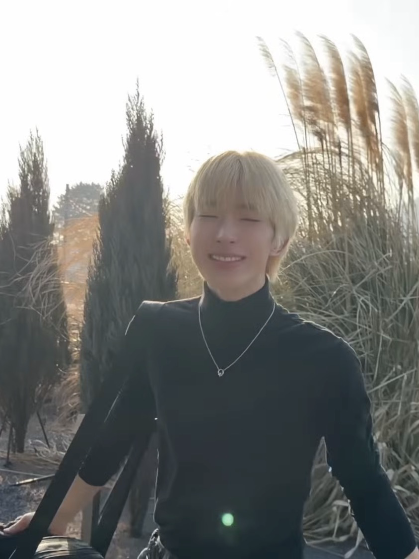 Foto terbaru Tomoya (NEXZ)