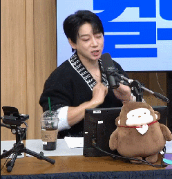 Behind-the-scenes cut of Hwang Chiyeol