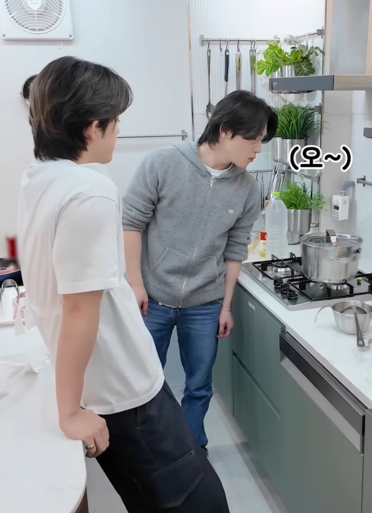 A moment captured by Dino (SEVENTEEN)'s fan