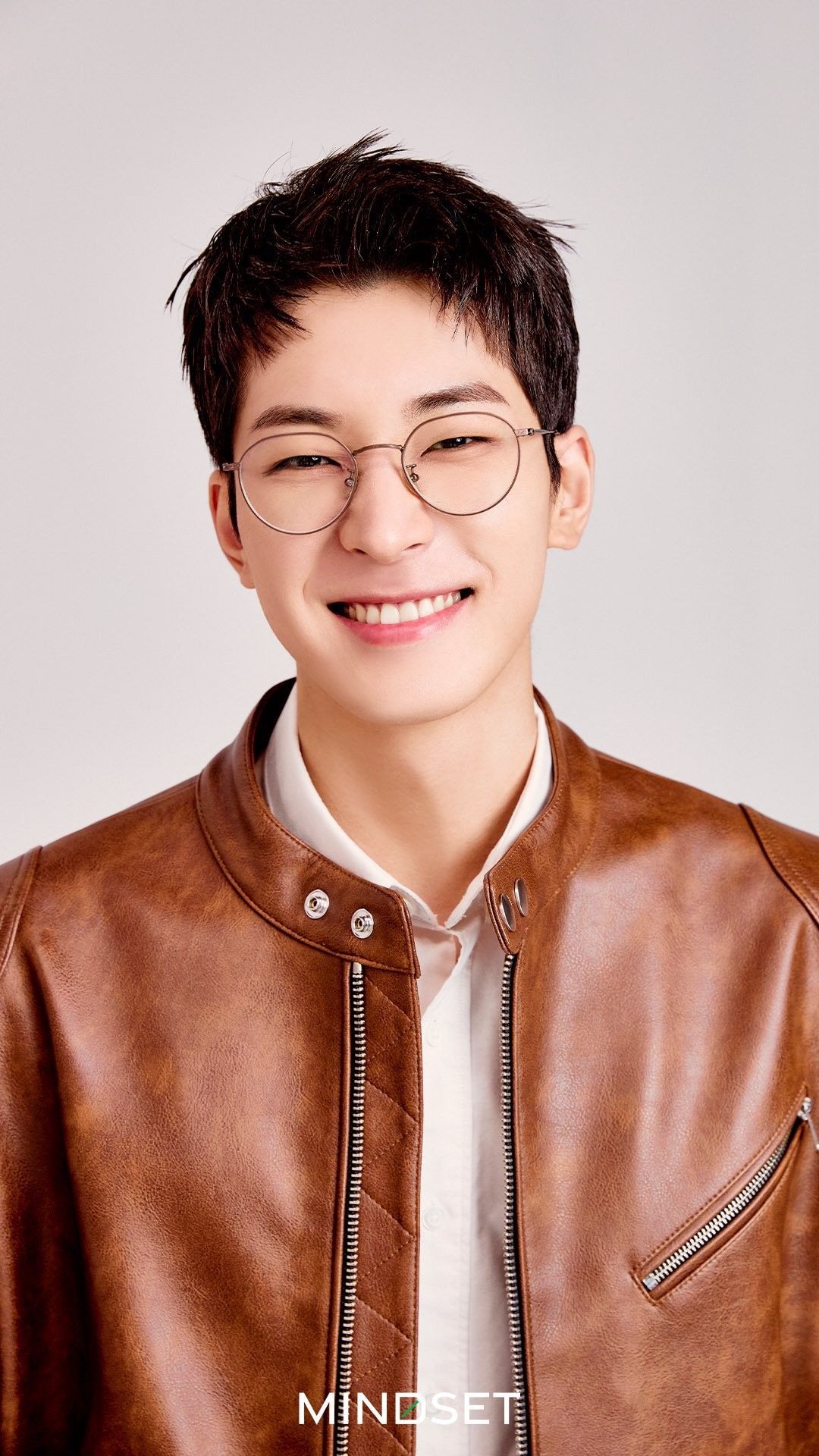 圓佑 (SEVENTEEN)社群今天最受歡迎的桌布