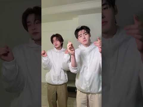 Foto aktivitas terbaru ENHYPEN