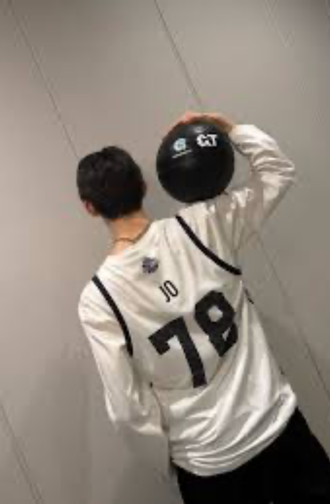 Behind-the-scenes cut of Jo (&TEAM)