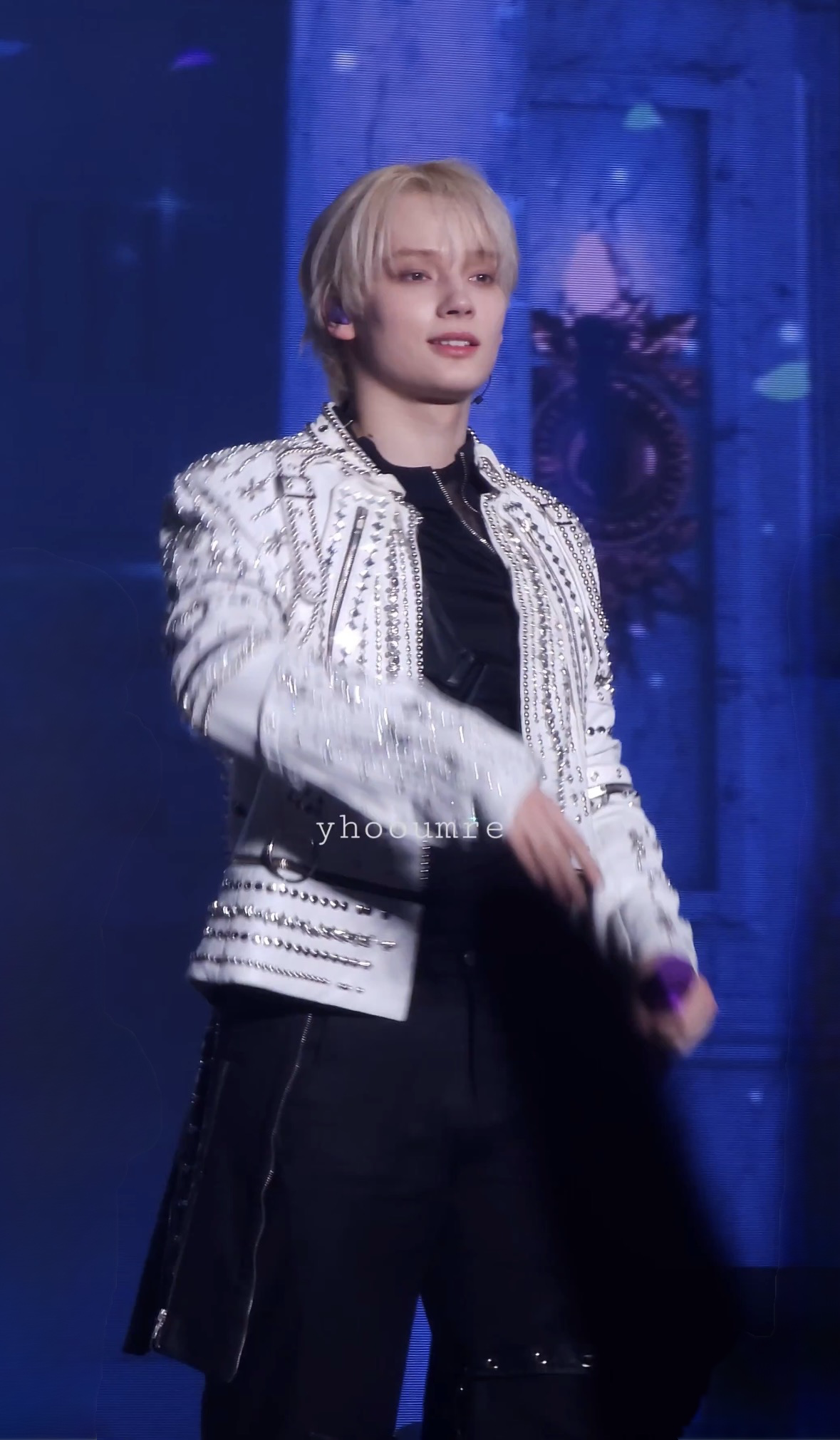 A heartfelt wallpaper shared by HueningKai (TOMORROW X TOGETHER)'s fans